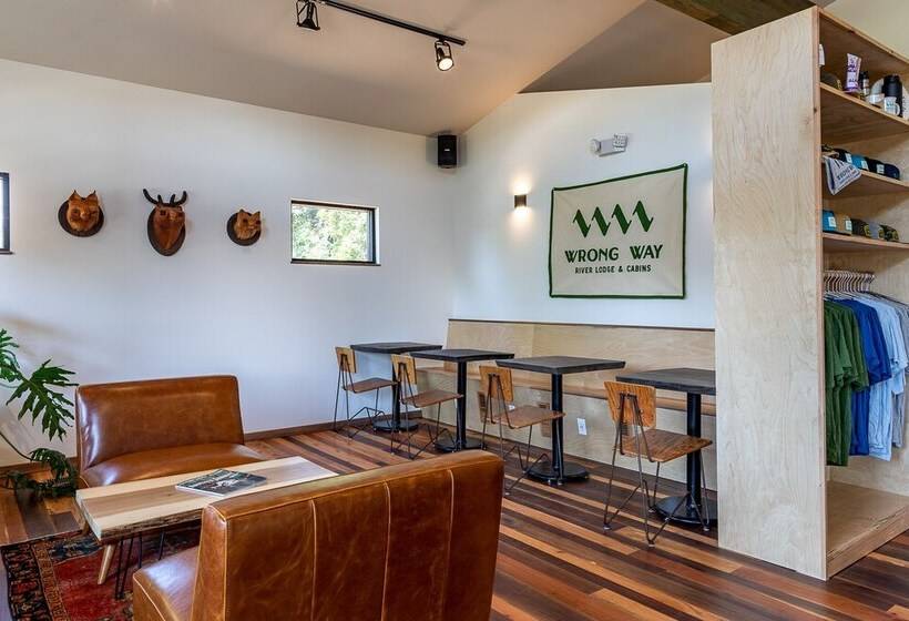 Wrong Way River Lodge & Cabins