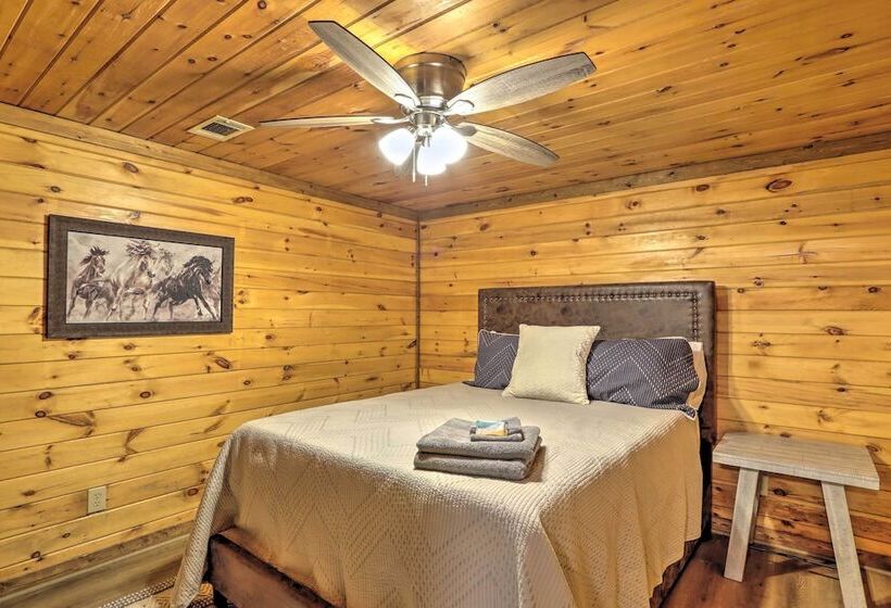 Blue Ridge Cabin W/ Hot Tub, Fire Pit, & Game Room
