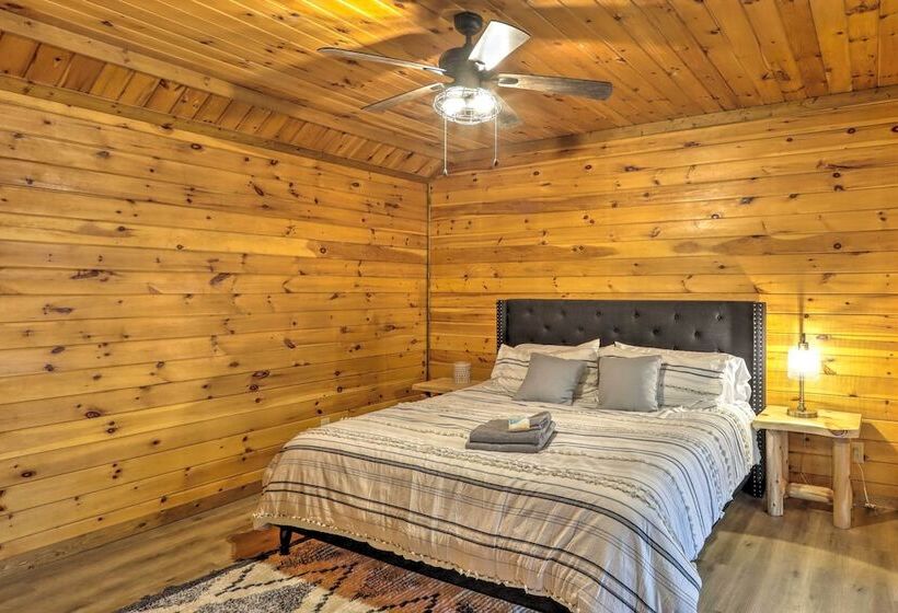 Blue Ridge Cabin W/ Hot Tub, Fire Pit, & Game Room