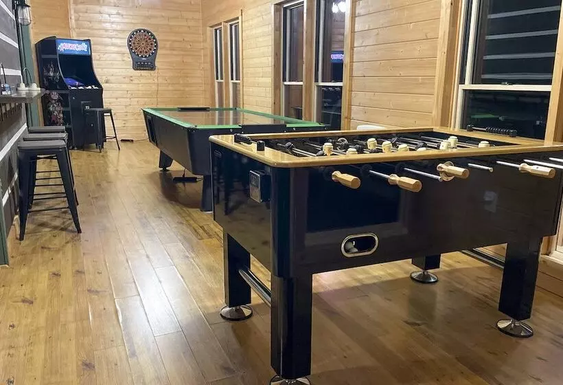 Blue Ridge Cabin W/ Hot Tub, Fire Pit, & Game Room