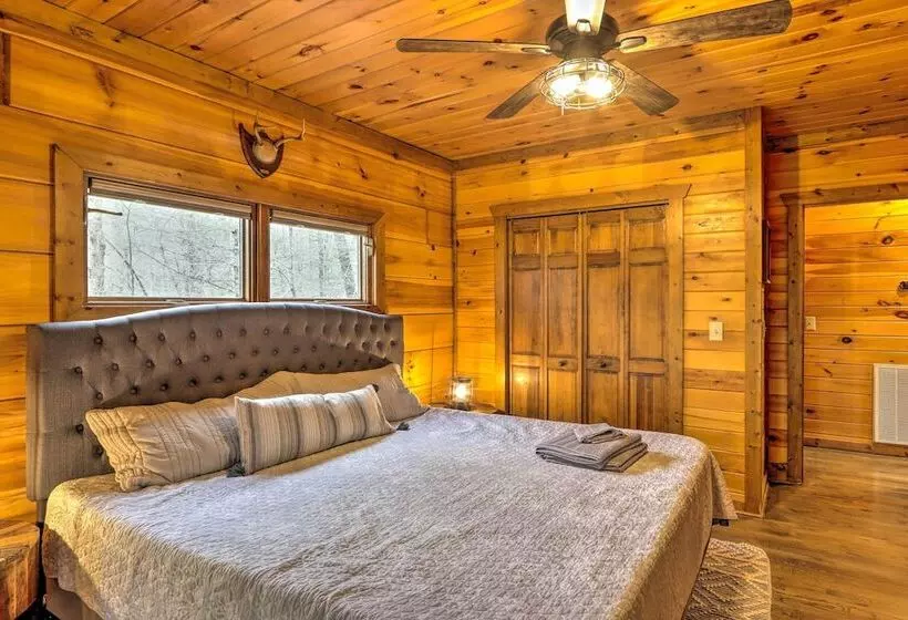 Blue Ridge Cabin W/ Hot Tub, Fire Pit, & Game Room