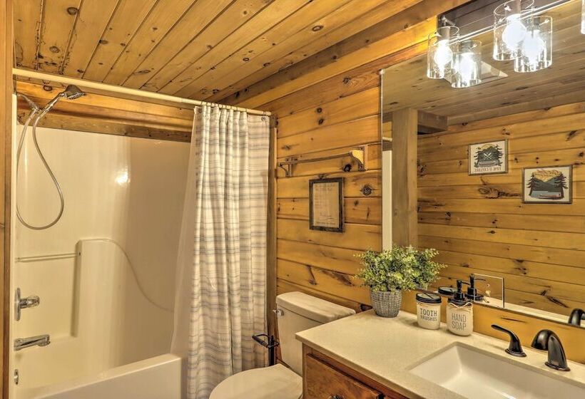 Blue Ridge Cabin W/ Hot Tub, Fire Pit, & Game Room