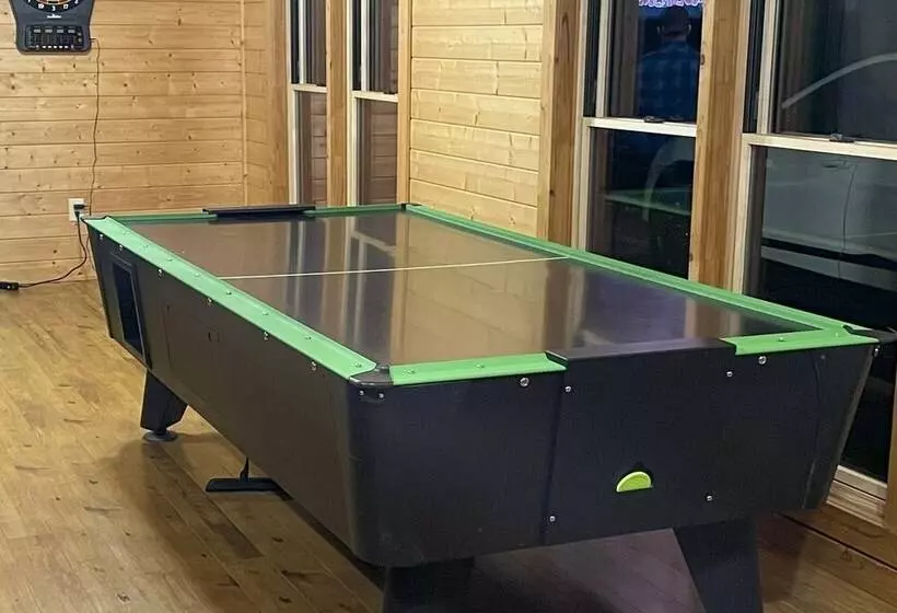 Blue Ridge Cabin W/ Hot Tub, Fire Pit, & Game Room