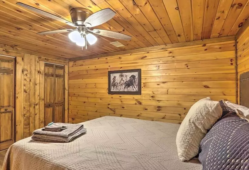 Blue Ridge Cabin W/ Hot Tub, Fire Pit, & Game Room