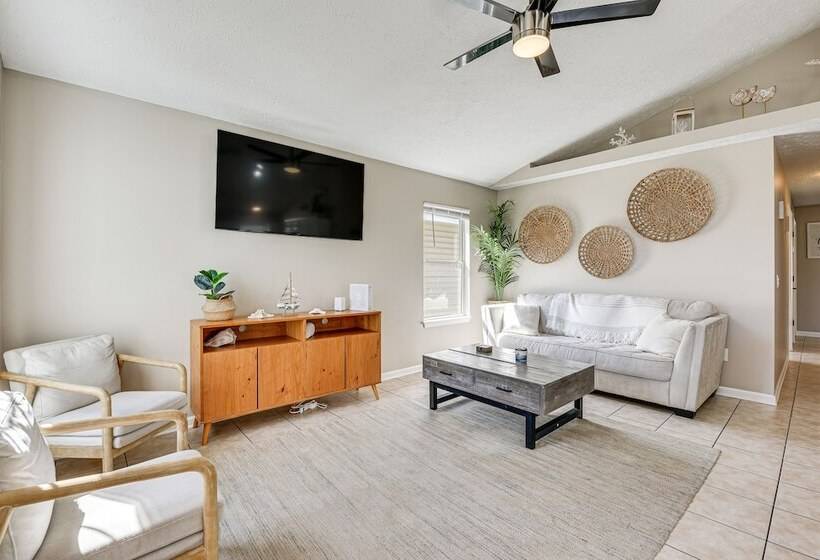 Charming Pcb Home ~ 1 Mi To Beach Access!