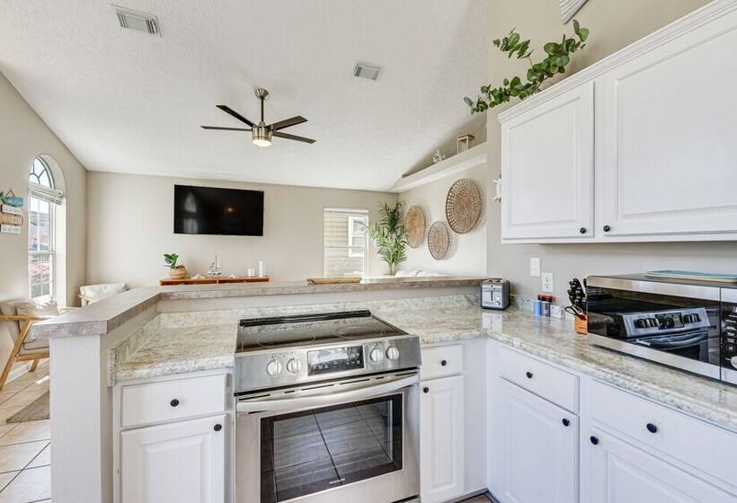 Charming Pcb Home ~ 1 Mi To Beach Access!