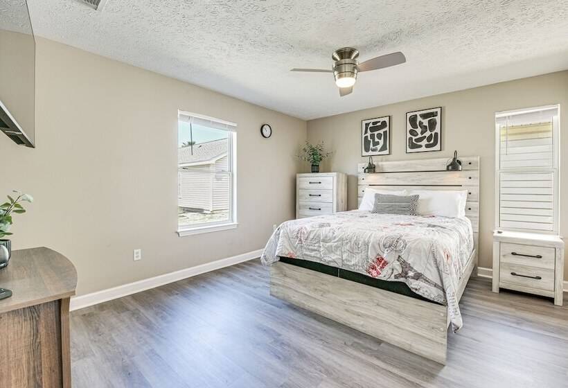 Charming Pcb Home ~ 1 Mi To Beach Access!