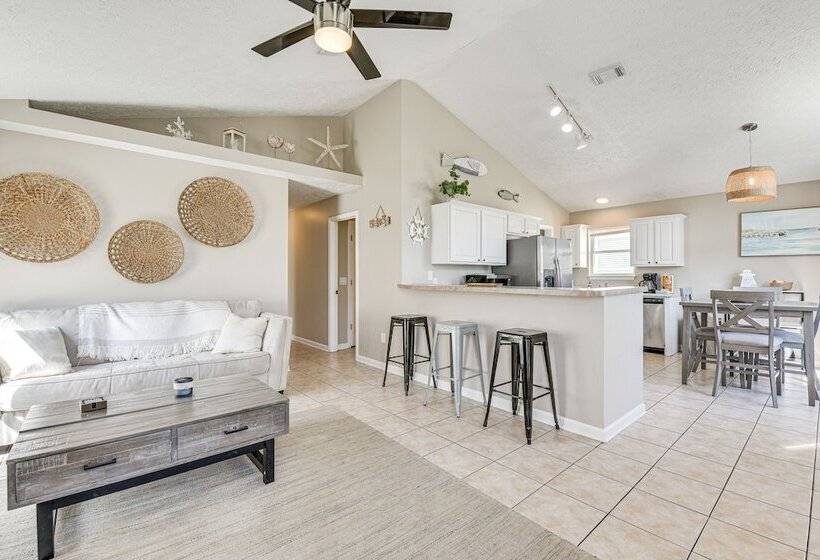 Charming Pcb Home ~ 1 Mi To Beach Access!