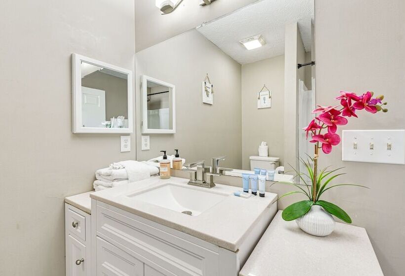 Charming Pcb Home ~ 1 Mi To Beach Access!