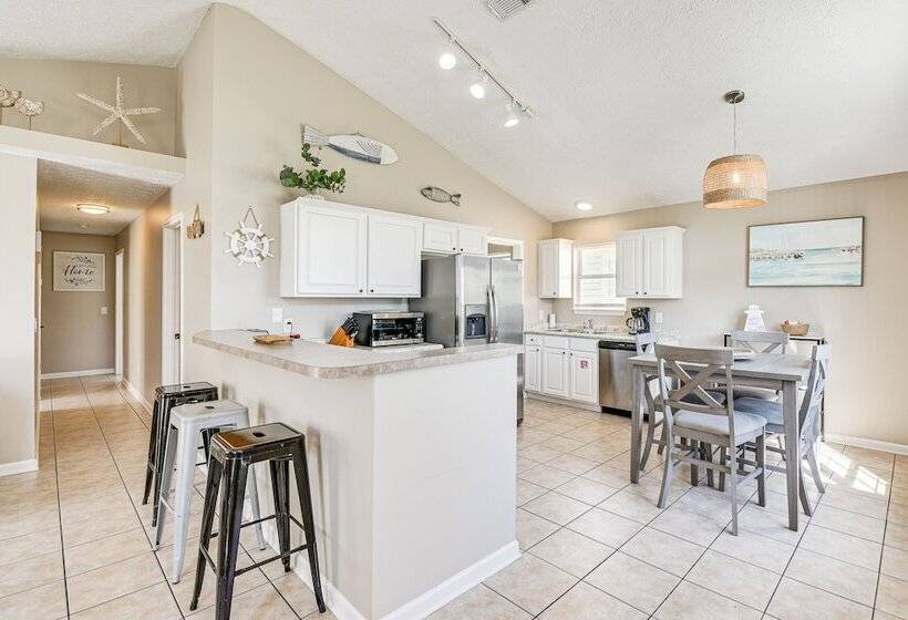 Charming Pcb Home ~ 1 Mi To Beach Access!