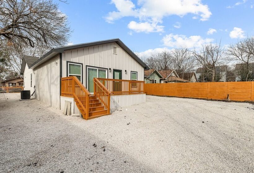 Charming Walkable 4 Br/2.5 Ba Near Dtown Riverwalk