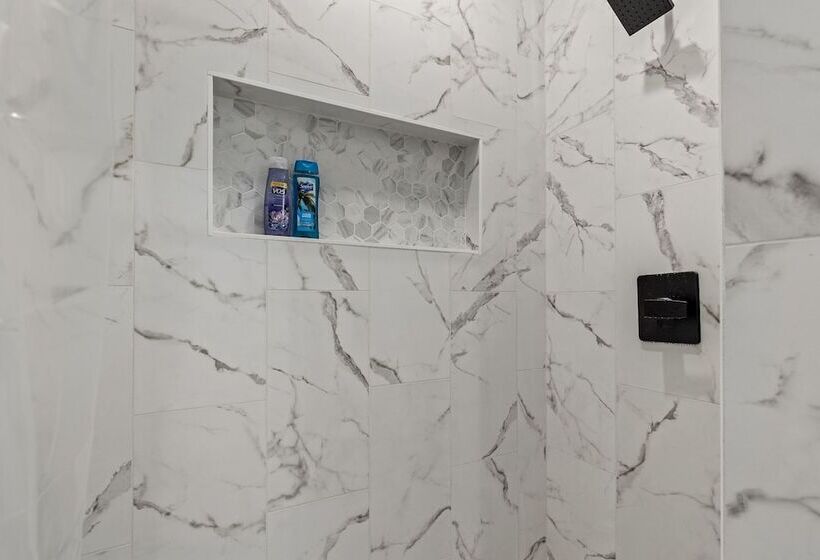 Charming Walkable 4 Br/2.5 Ba Near Dtown Riverwalk