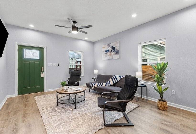 Charming Walkable 4 Br/2.5 Ba Near Dtown Riverwalk