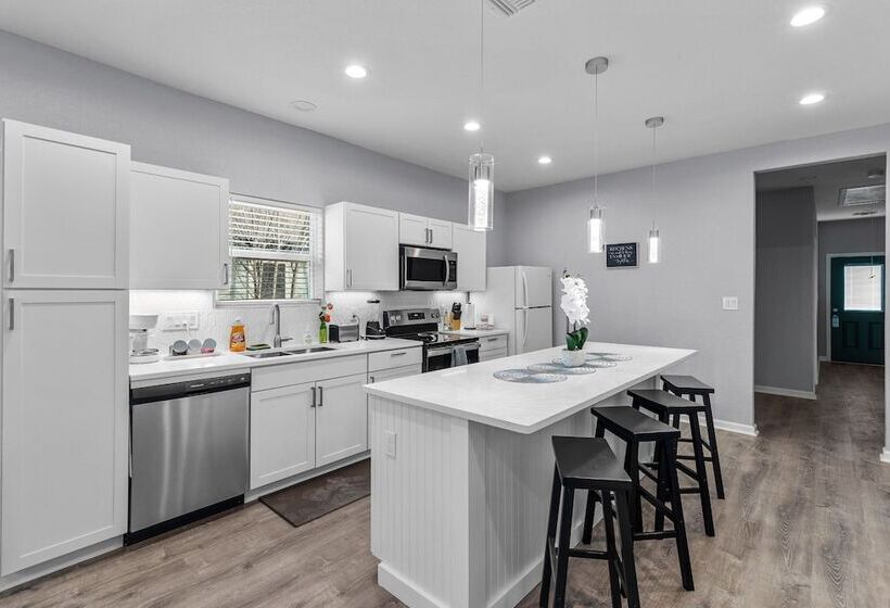 Charming Walkable 4 Br/2.5 Ba Near Dtown Riverwalk