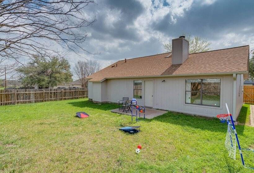 Pet Friendly Round Rock Home W/ Fenced Yard!