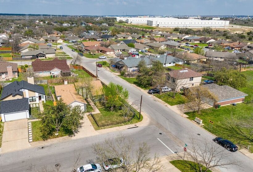 Pet Friendly Round Rock Home W/ Fenced Yard!