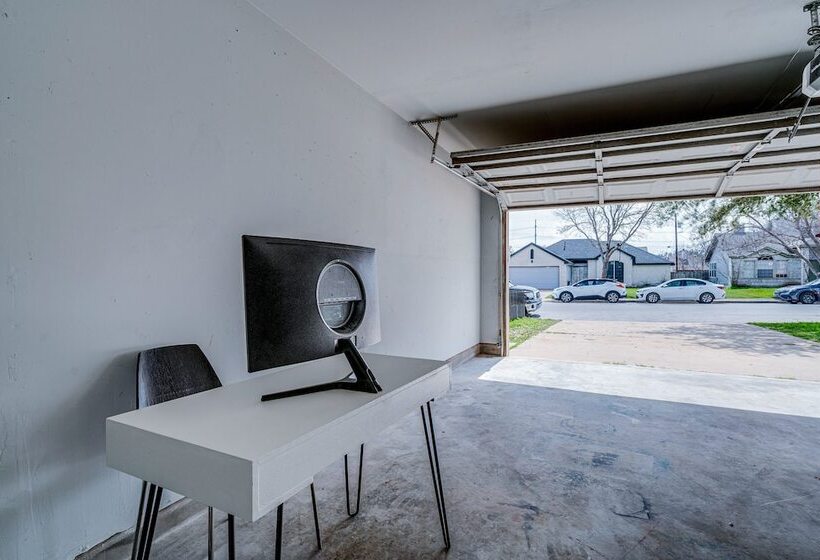 Pet Friendly Round Rock Home W/ Fenced Yard!