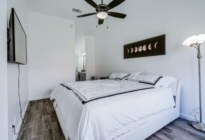 Pet Friendly Round Rock Home W/ Fenced Yard!