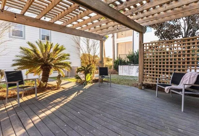 Gulf Front, Walk To Rosemary Beach, 5br, Gazebo Paradise On Park By Avantstay