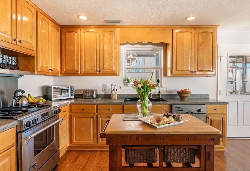 Gulf Front, Walk To Rosemary Beach, 5br, Gazebo Paradise On Park By Avantstay