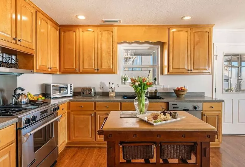 Gulf Front, Walk To Rosemary Beach, 5br, Gazebo Paradise On Park By Avantstay