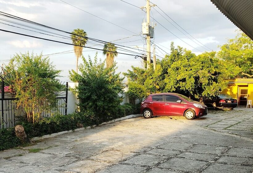 هتل Chateau Margarita Waterfront