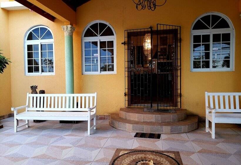 هتل Chateau Margarita Waterfront