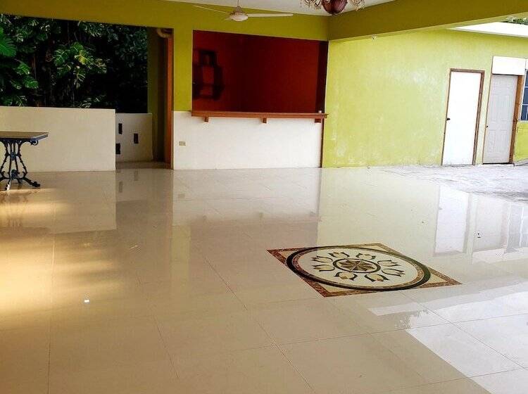 هتل Chateau Margarita Waterfront