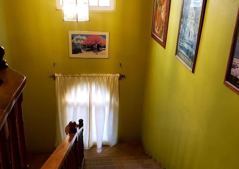 هتل Chateau Margarita Waterfront