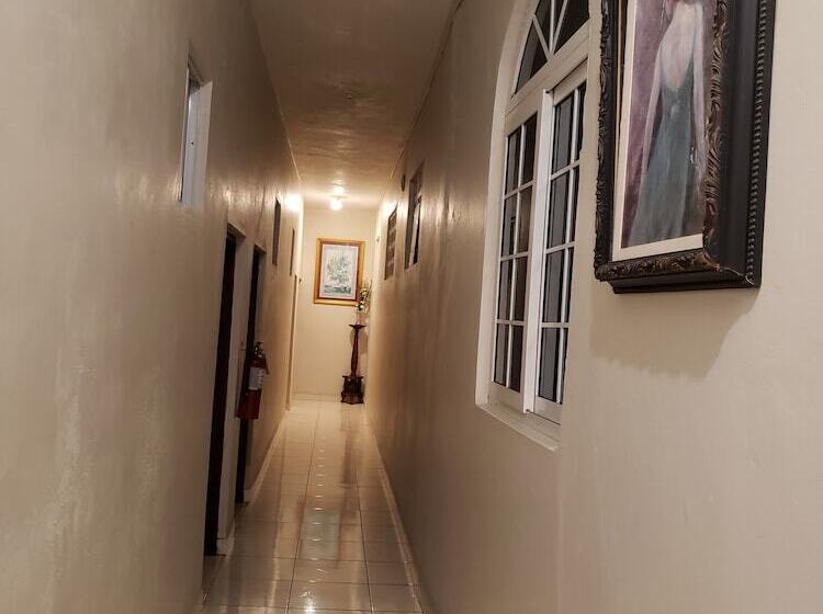 هتل Chateau Margarita Waterfront