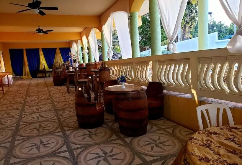 هتل Chateau Margarita Waterfront