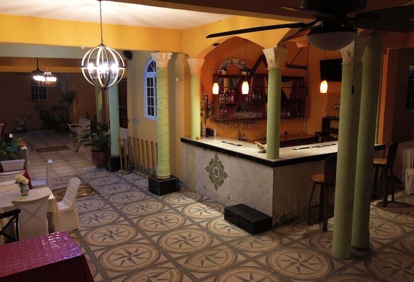 هتل Chateau Margarita Waterfront