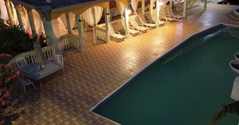 هتل Chateau Margarita Waterfront