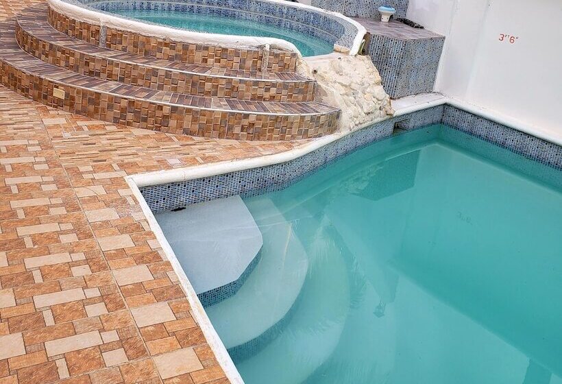 هتل Chateau Margarita Waterfront