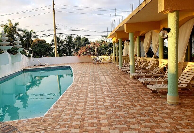 هتل Chateau Margarita Waterfront