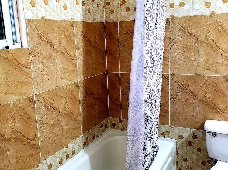 هتل Chateau Margarita Waterfront