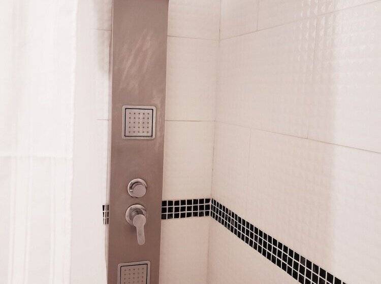 هتل Chateau Margarita Waterfront