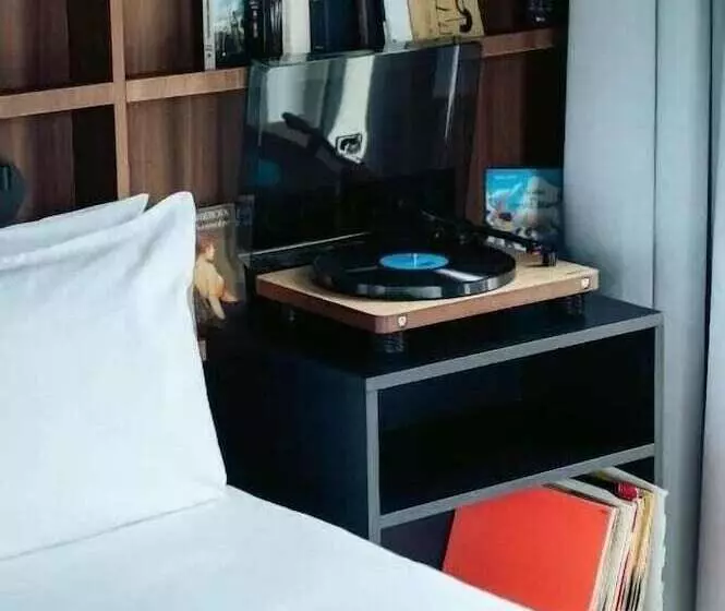 هتل Jost Hôtel Lille Centre