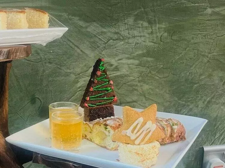 J Leaf Hotel By Blue Bird