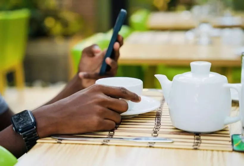 J Leaf Hotel By Blue Bird