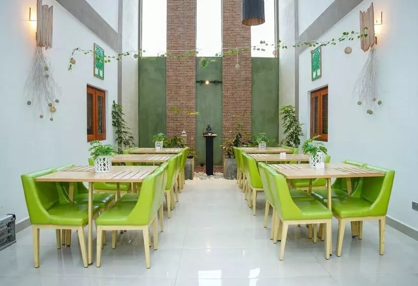 J Leaf Hotel By Blue Bird