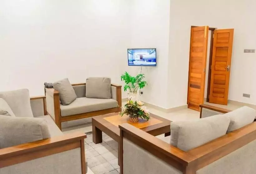 J Leaf Hotel By Blue Bird