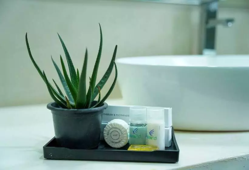 J Leaf Hotel By Blue Bird