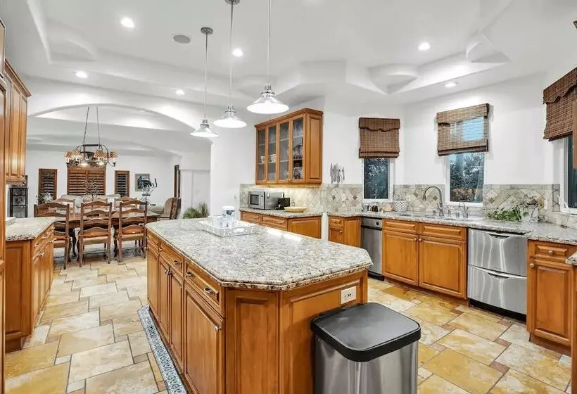 La Magnolia By Avantstay Luxe Villa + Pool, Spa