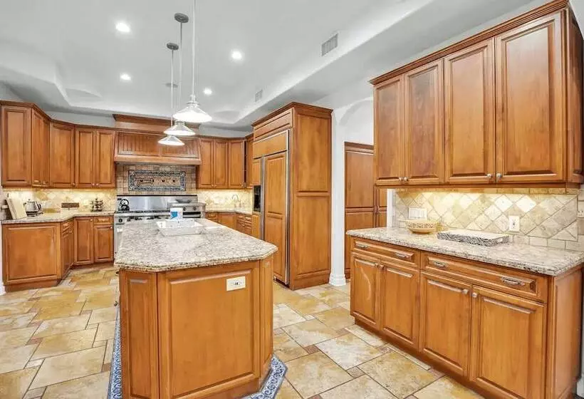 La Magnolia By Avantstay Luxe Villa + Pool, Spa