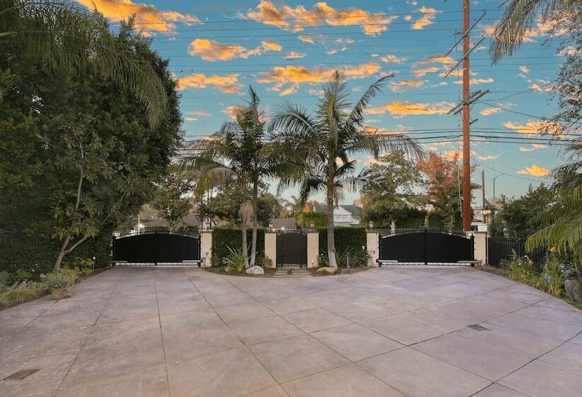 La Magnolia By Avantstay Luxe Villa + Pool, Spa