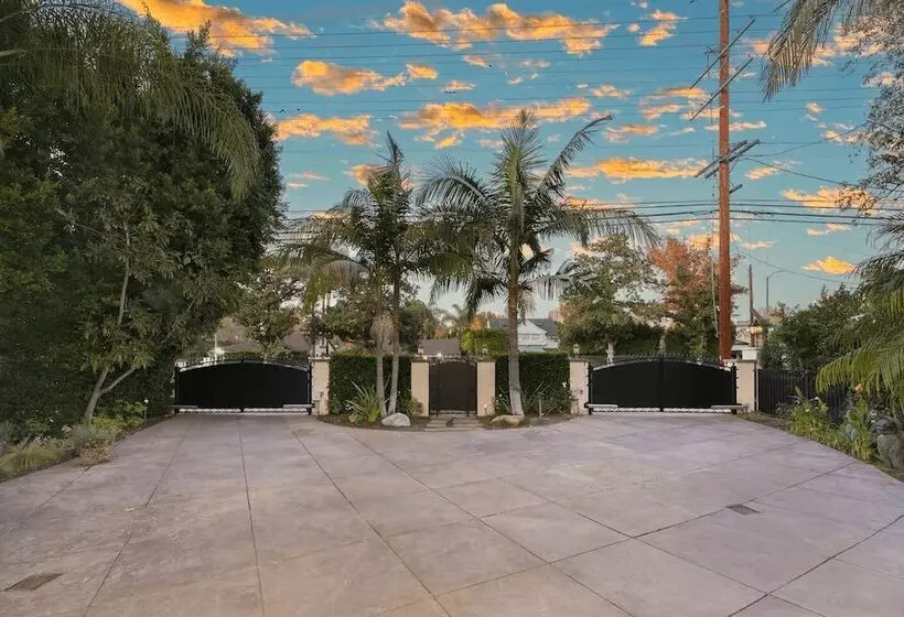 La Magnolia By Avantstay Luxe Villa + Pool, Spa