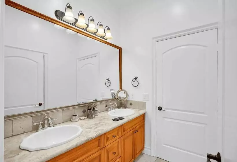 La Magnolia By Avantstay Luxe Villa + Pool, Spa