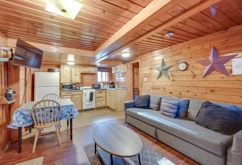 Laconia Cabin W/ Grill: 2 Mi To Weirs Beach!