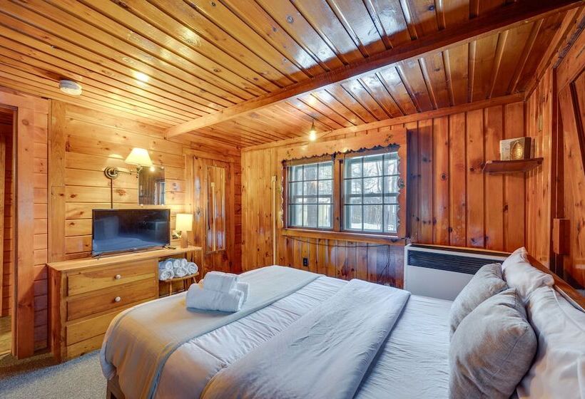 Laconia Cabin W/ Grill: 2 Mi To Weirs Beach!